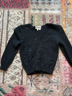 Vintage Black V-Neck Bow Detail Women's Sweater